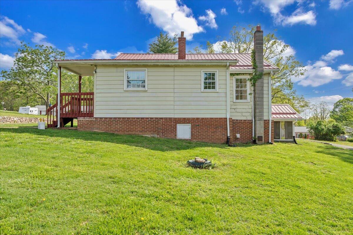 1054 Martin McNeil Road Salem, VA 24153 - Photo 29 of 32 28-MIB02727