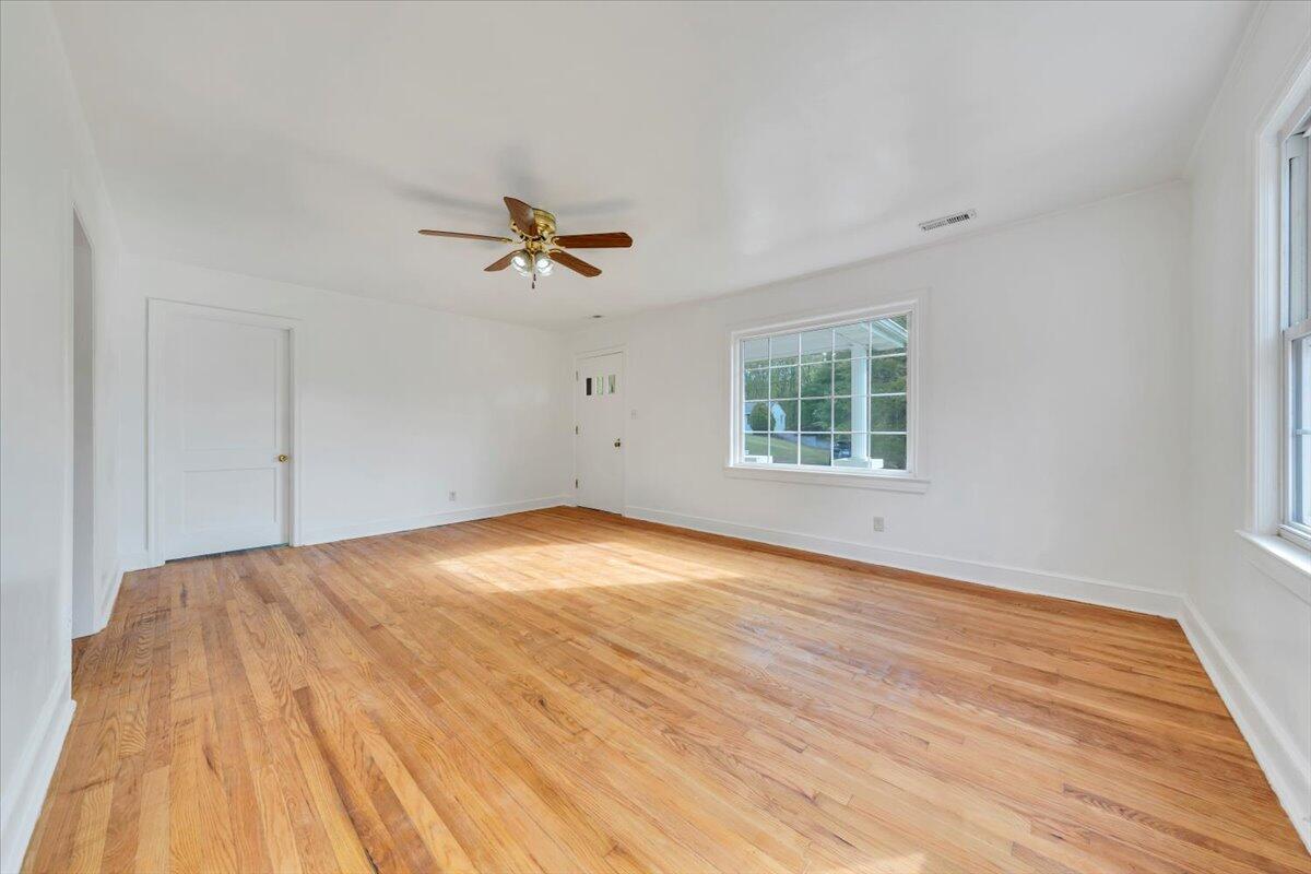 1054 Martin McNeil Road Salem, VA 24153 - Photo 6 of 32 04-MIB02652