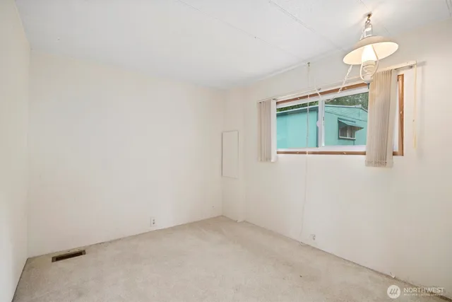 a view of empty room with window