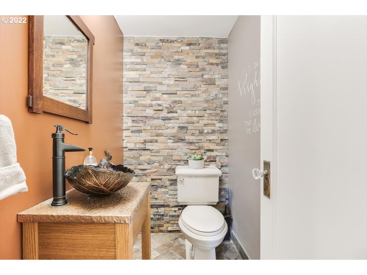 123 Shirley Street Molalla, OR 97038 - Photo 17 of 32 a bathroom with a toilet sink and mirror