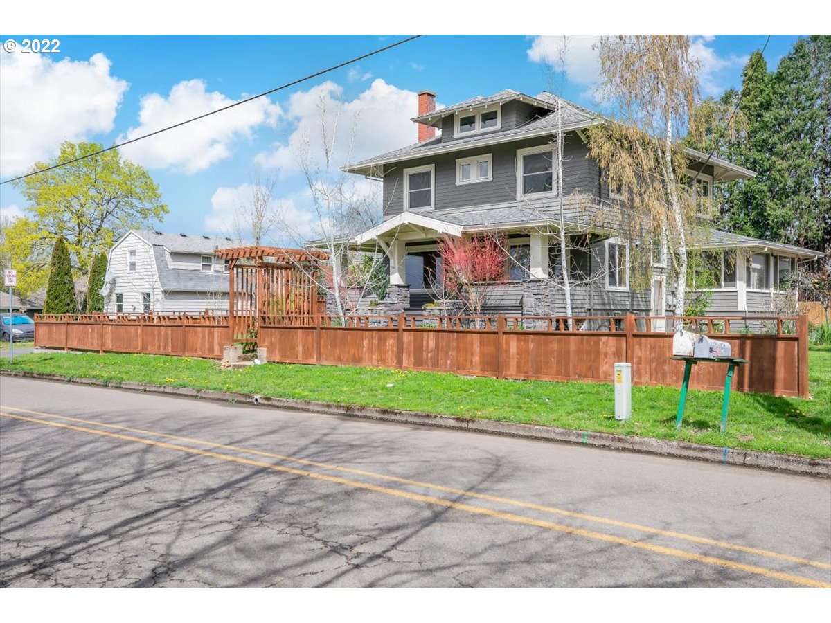 123 Shirley Street Molalla, OR 97038 - Photo 2 of 32 a front view of a house with a yard and potted plants