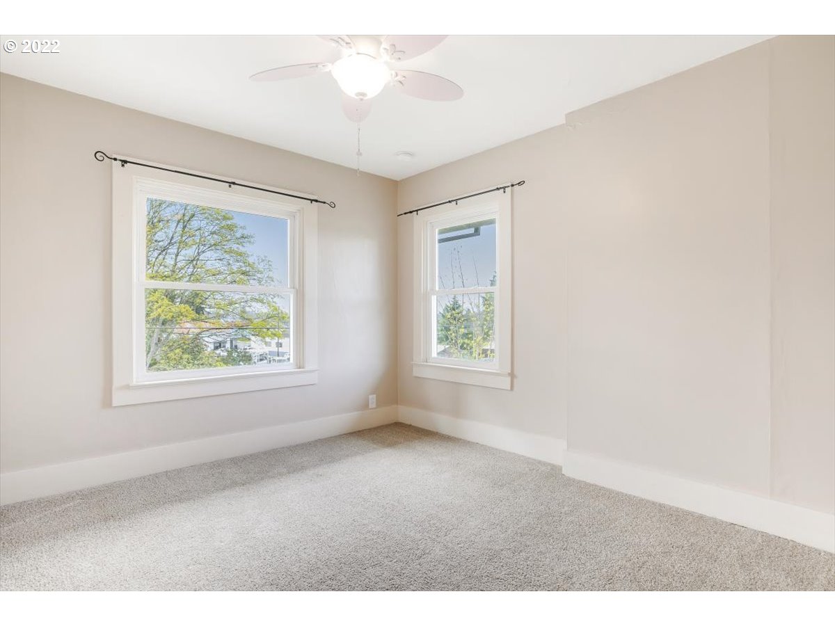 123 Shirley Street Molalla, OR 97038 - Photo 23 of 32 a view of an empty room with a window