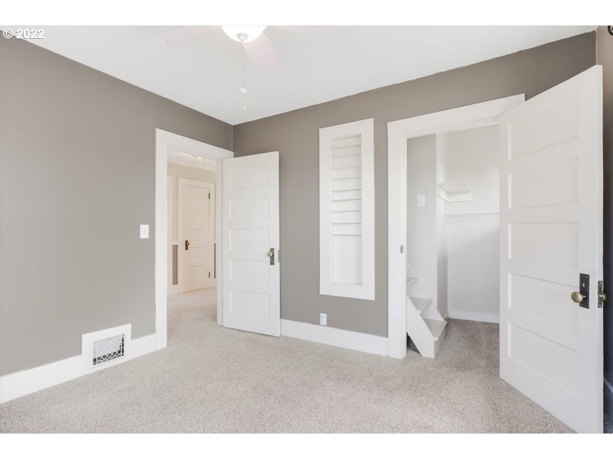 123 Shirley Street Molalla, OR 97038 - Photo 24 of 32 a big room with closet and wooden floor
