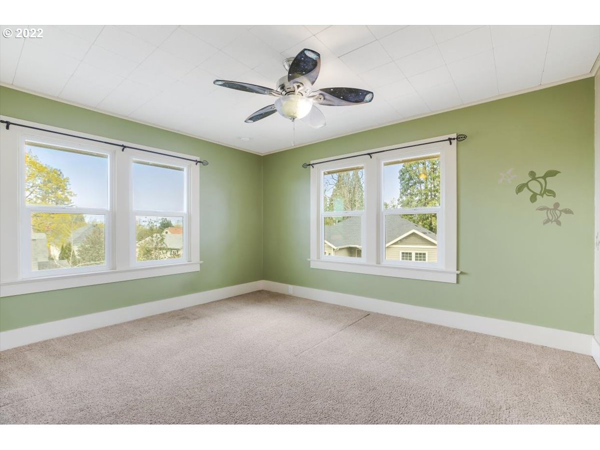 123 Shirley Street Molalla, OR 97038 - Photo 26 of 32 a view of an empty room with a window