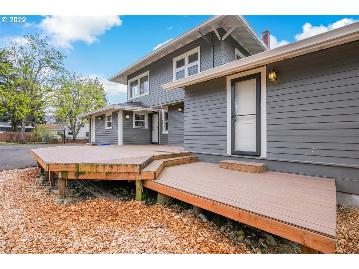 123 Shirley Street Molalla, OR 97038 - Photo 31 of 32 a backyard of a house with barbeque oven table and chairs