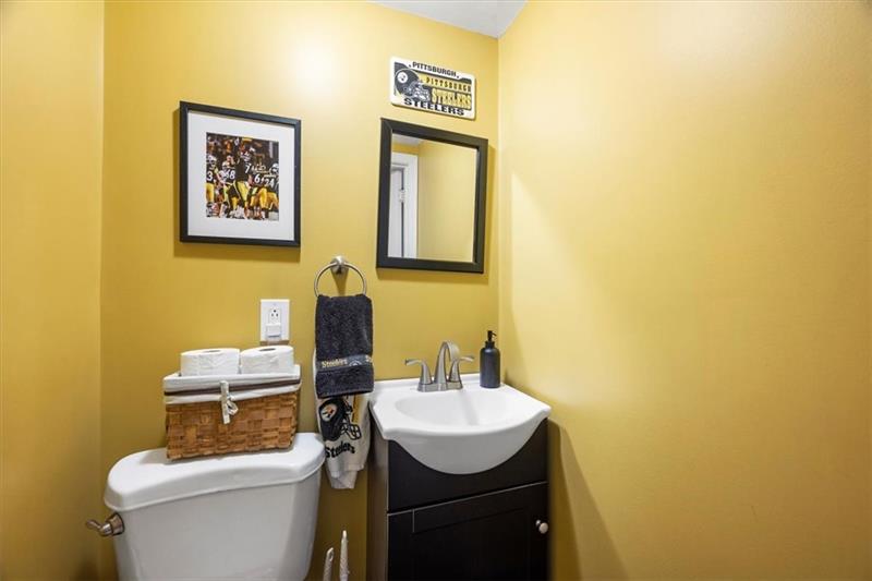 1667 Charlton Heights Road Coraopolis, PA 15108 - Photo 24 of 36 Gallery Image 24