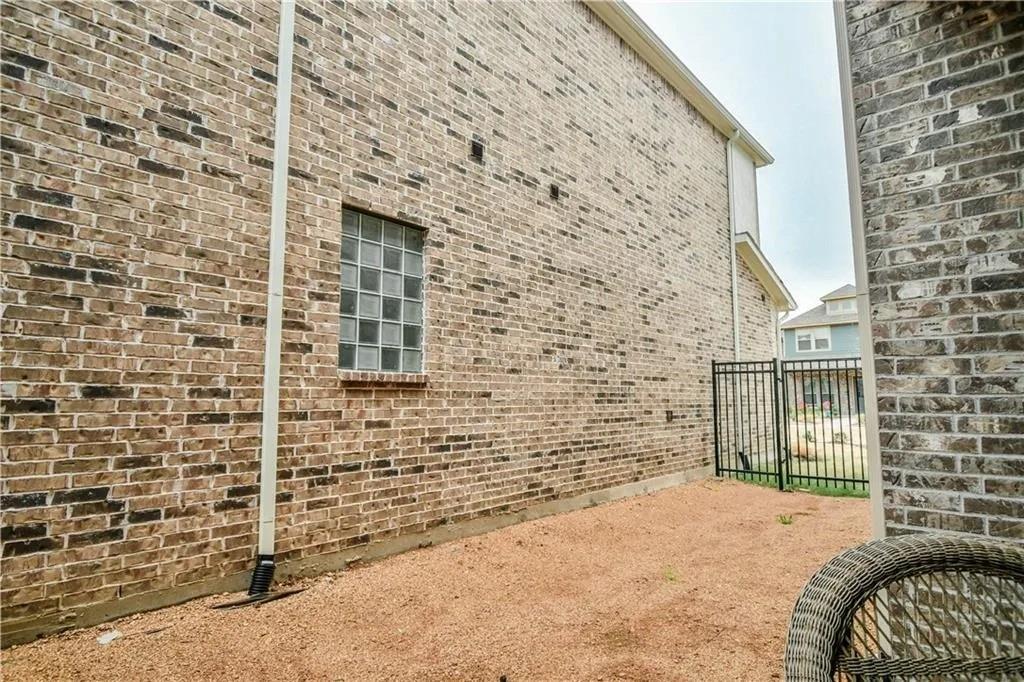 1402 French Violet Way Arlington, TX 76005 - Photo 16 of 29