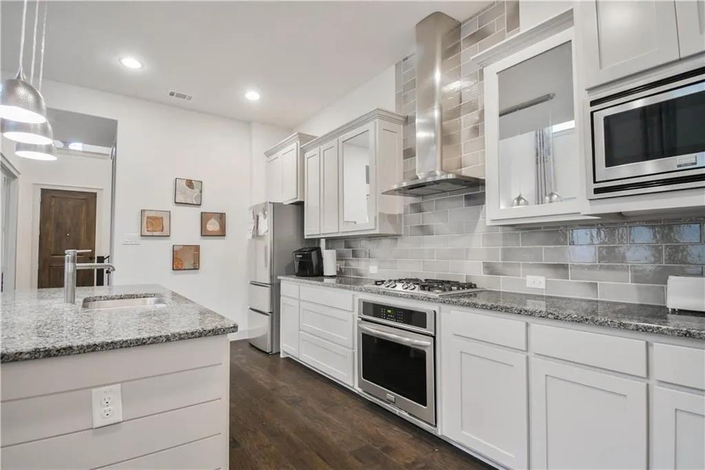 1402 French Violet Way Arlington, TX 76005 - Photo 5 of 29 a kitchen with stainless steel appliances granite countertop a stove and cabinets
