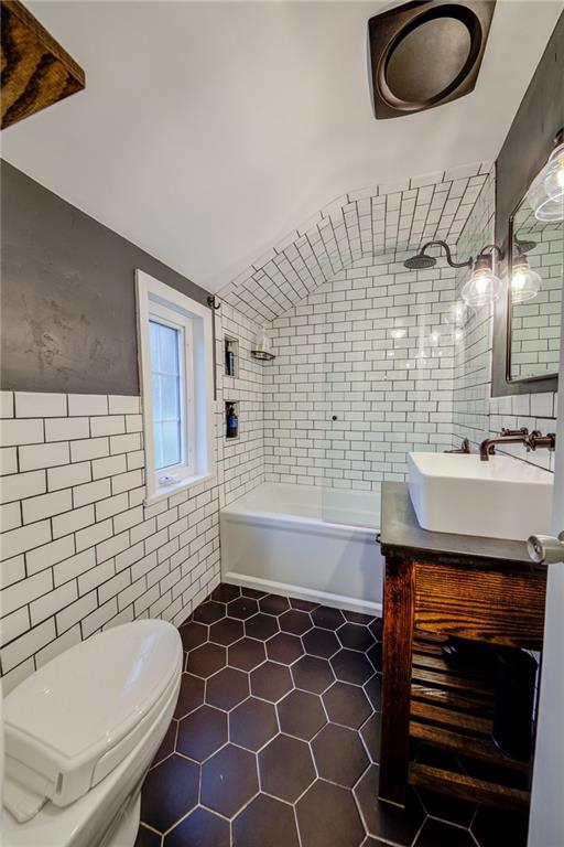 5380 Highgrove Road Pittsburgh, PA 15234 - Photo 11 of 22 Gallery Image 11