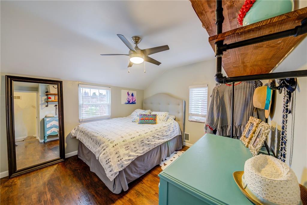 5380 Highgrove Road Pittsburgh, PA 15234 - Photo 17 of 22 Gallery Image 17