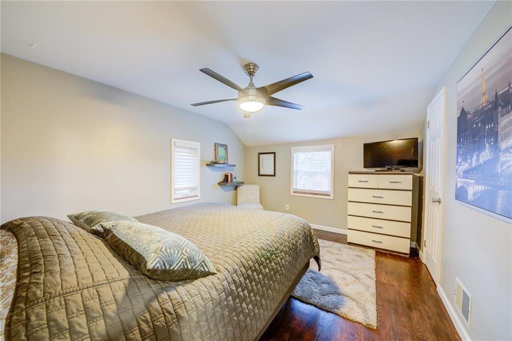 5380 Highgrove Road Pittsburgh, PA 15234 - Photo 10 of 22 Gallery Image 10