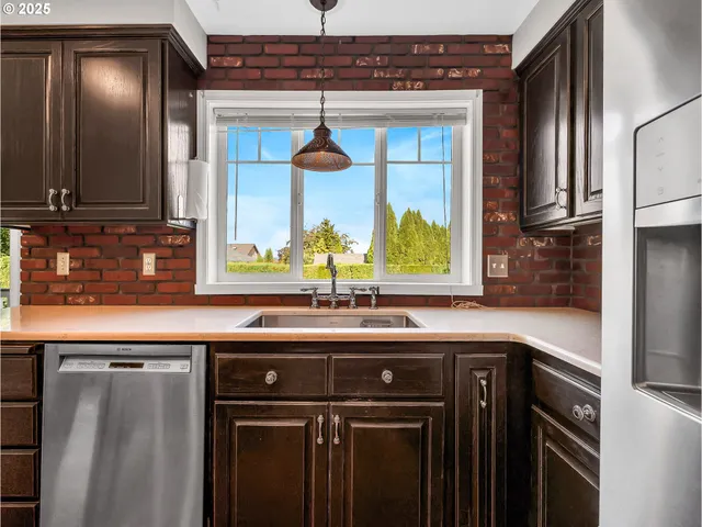 $549,500 | 1953 Southwest Northstar Way, Troutdale, OR 97060