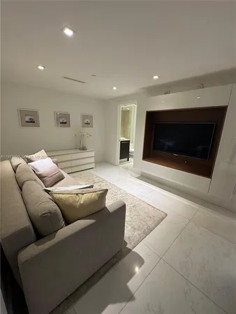 $12,500 | 17121 Collins Avenue, Unit 4306, Sunny Isles Beach, FL 33160