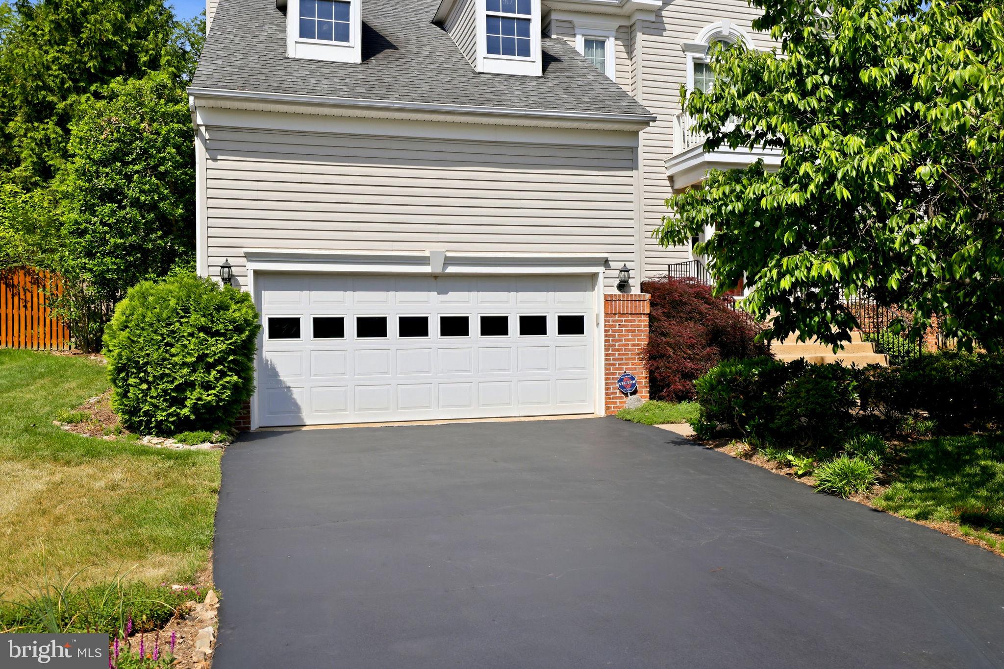 813 Duncan Place Southeast Leesburg, VA 20175 - Photo 6 of 90 Oversized Garage