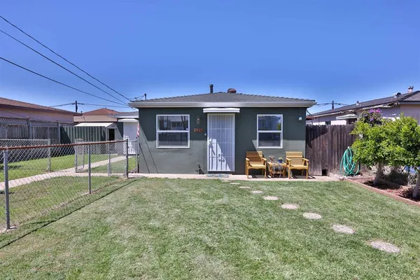 a view of a house with backyard and porch