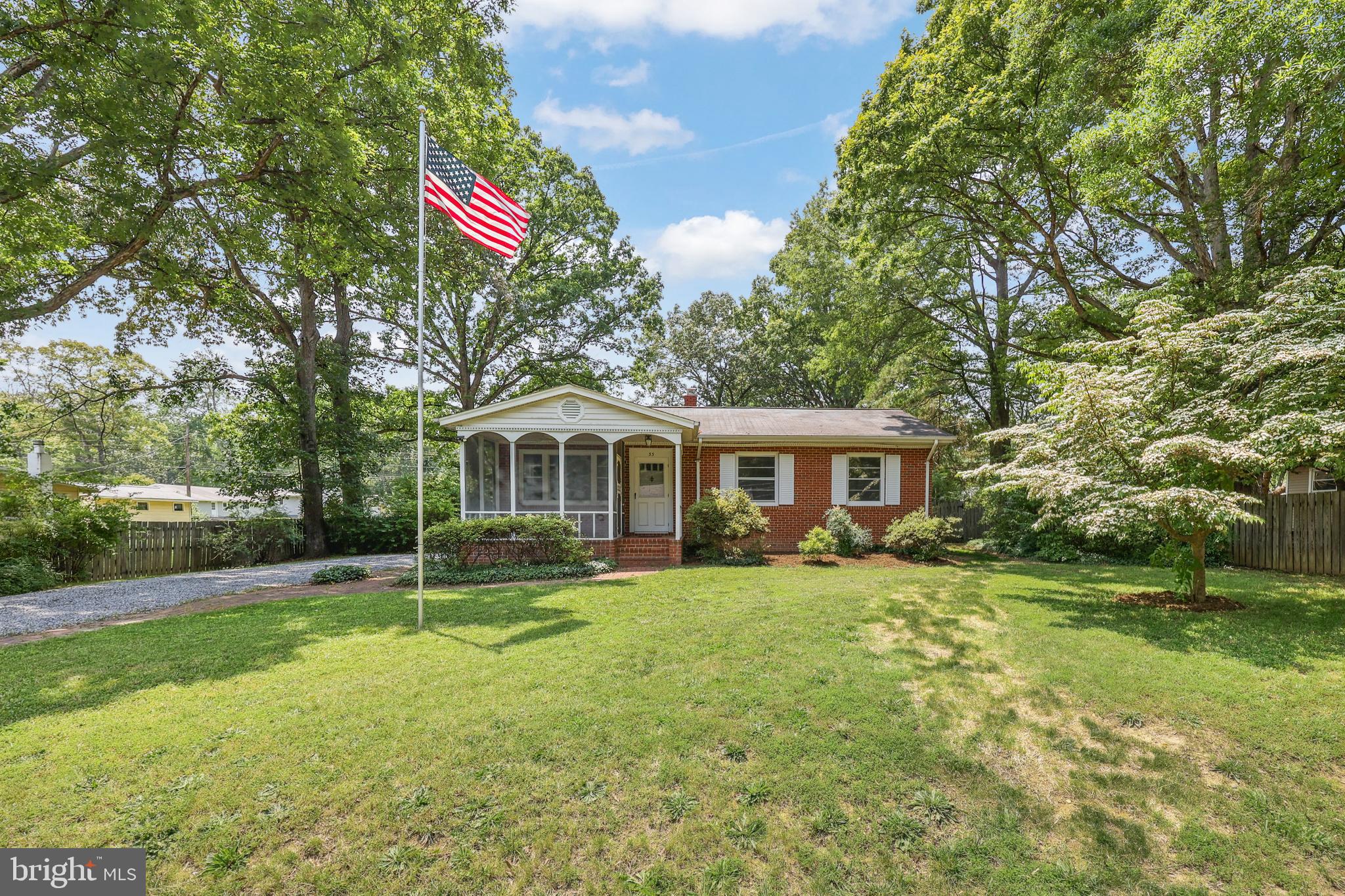 33 Pendleton Road Fredericksburg, VA 22405 - Photo 3 of 45 Screened in porch out front
