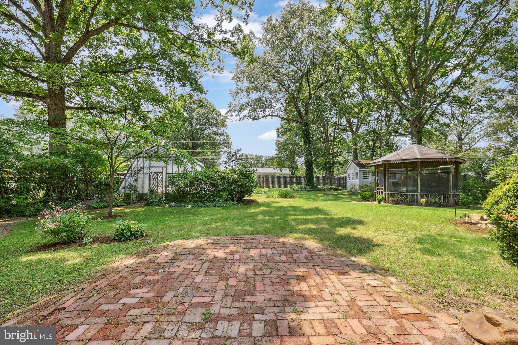 33 Pendleton Road Fredericksburg, VA 22405 - Photo 35 of 45 Brick patio