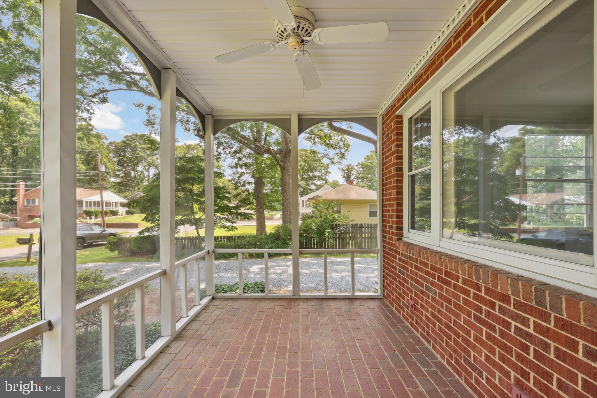 33 Pendleton Road Fredericksburg, VA 22405 - Photo 4 of 45 Brick front screened in porch