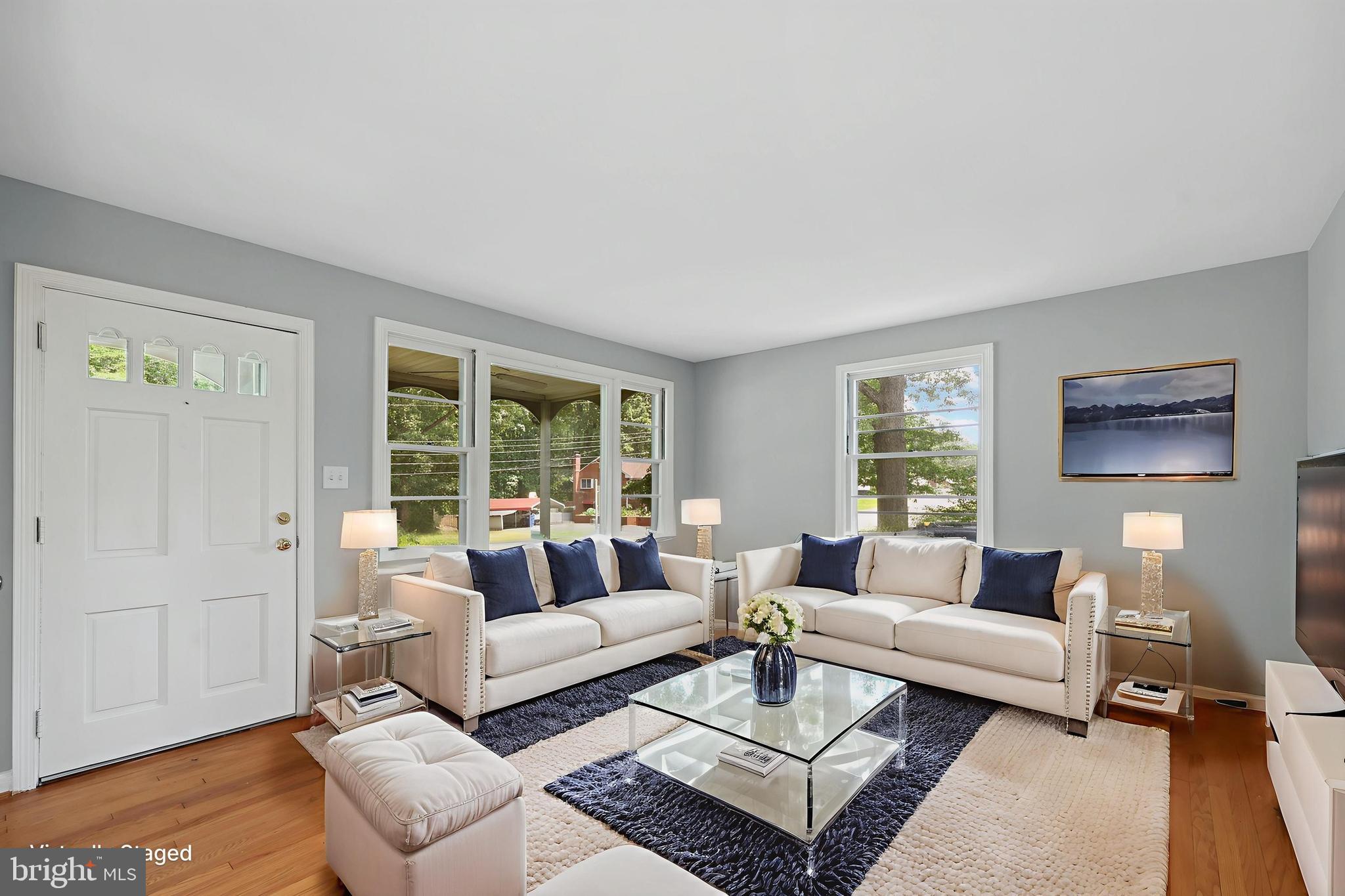 33 Pendleton Road Fredericksburg, VA 22405 - Photo 5 of 45 Virtually staged living room