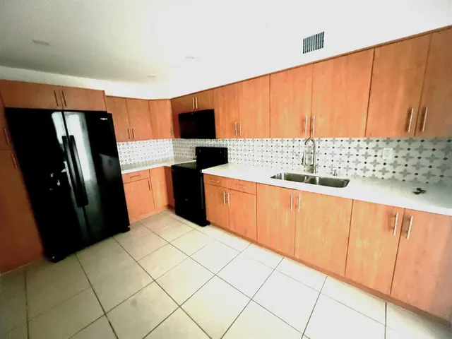 $1,950 | 7000 Northwest 186th Street, Unit 4325, Hialeah, FL 33015