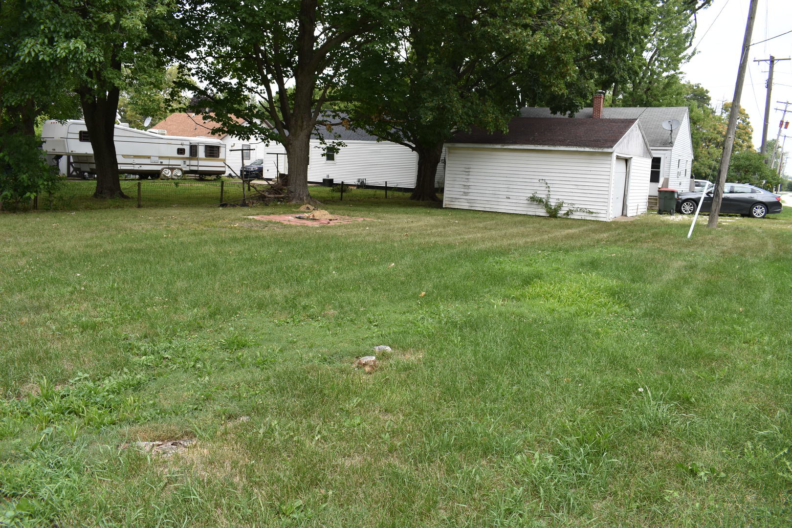 110 West Oak Street Paxton, IL 60957 - Photo 2 of 9 a front view of a house with a yard and trees
