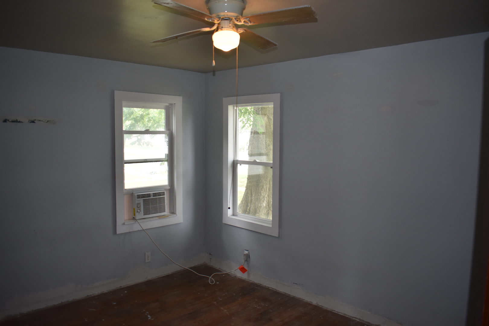 110 West Oak Street Paxton, IL 60957 - Photo 5 of 9 an empty room with a window and a fan