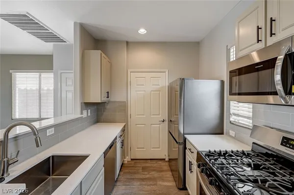 $1,927 | 220 Shy Dandelion Street, Las Vegas, NV 89106