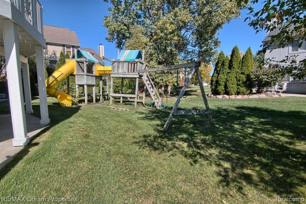 39763 Squire Road Novi, MI 48375 - Photo 31 of 31 Backyard.jpg