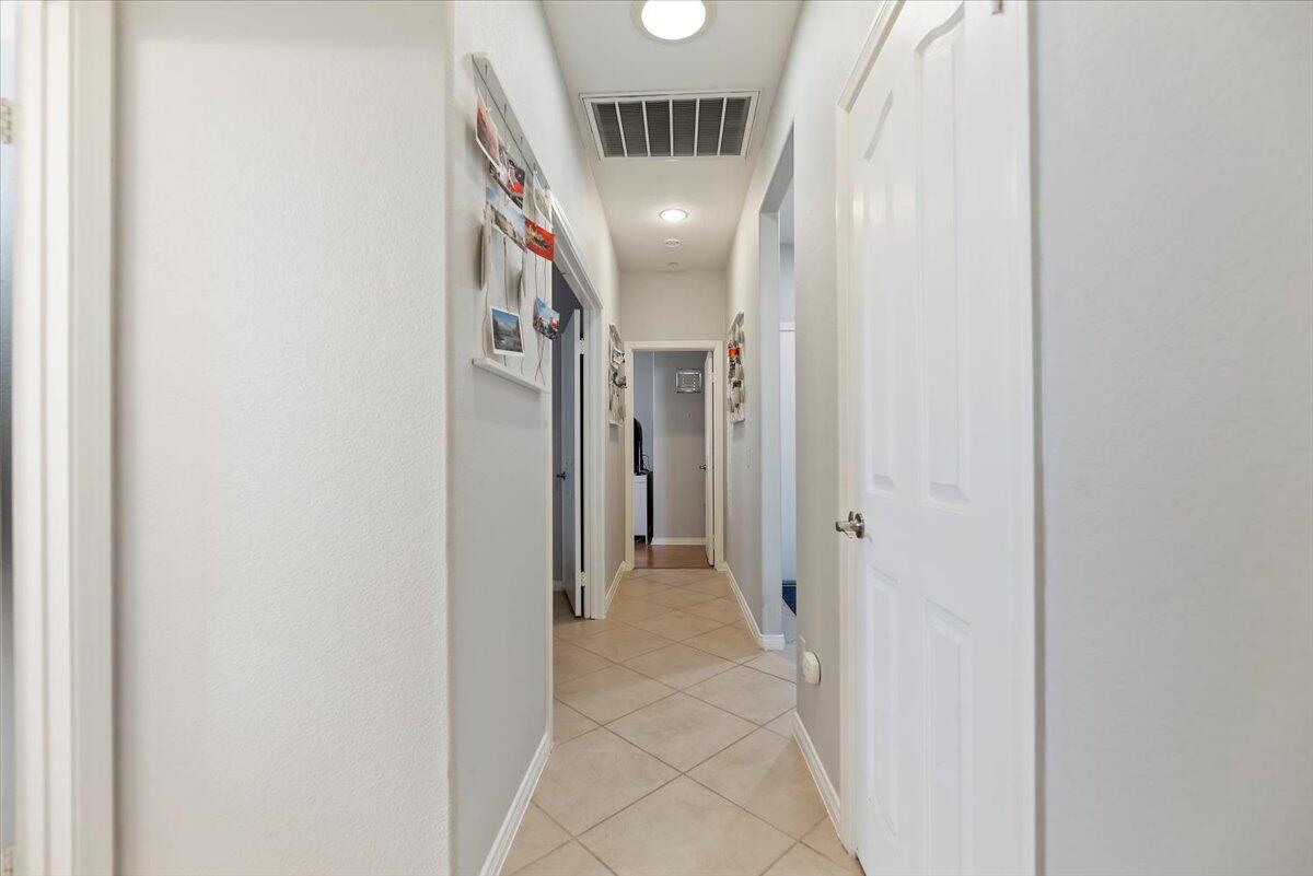 3982 Eastgate N Road Palm Springs, CA 92262 - Photo 29 of 55 29-Hallway