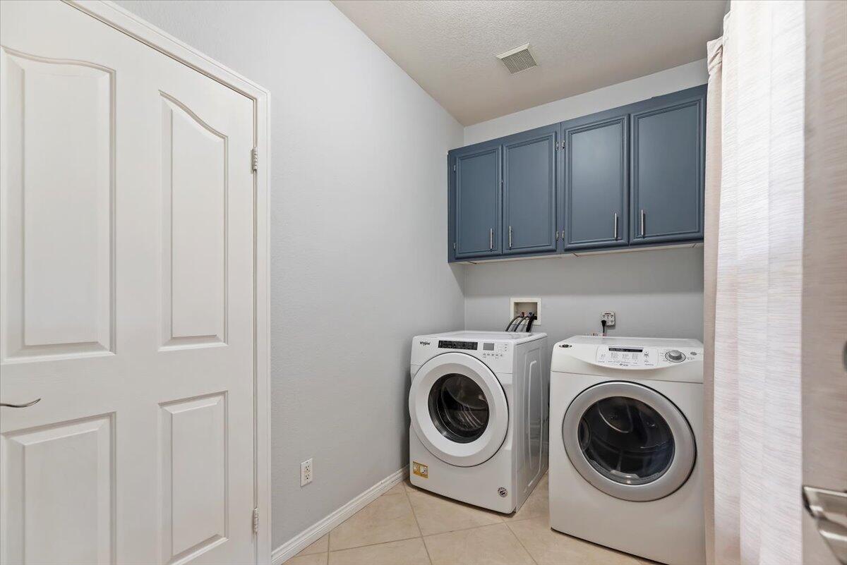 3982 Eastgate N Road Palm Springs, CA 92262 - Photo 31 of 55 a utility room with dryer and washer