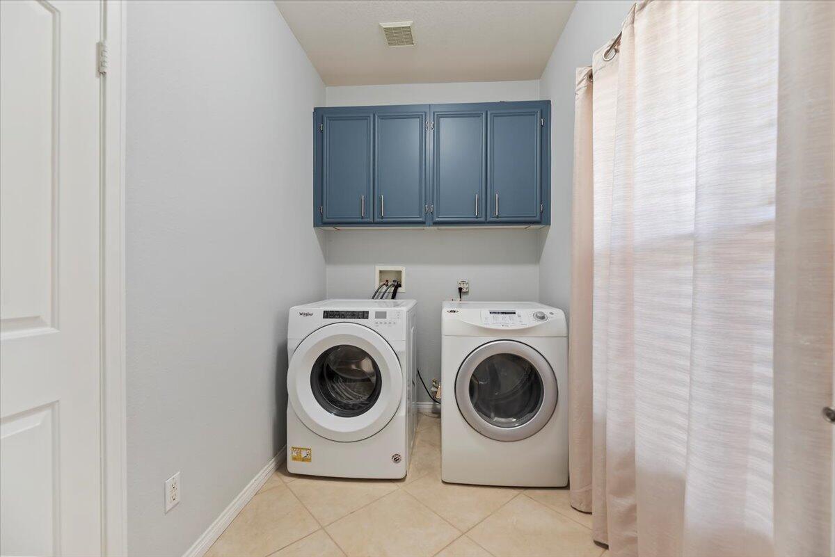 3982 Eastgate N Road Palm Springs, CA 92262 - Photo 32 of 55 a utility room with dryer and washer