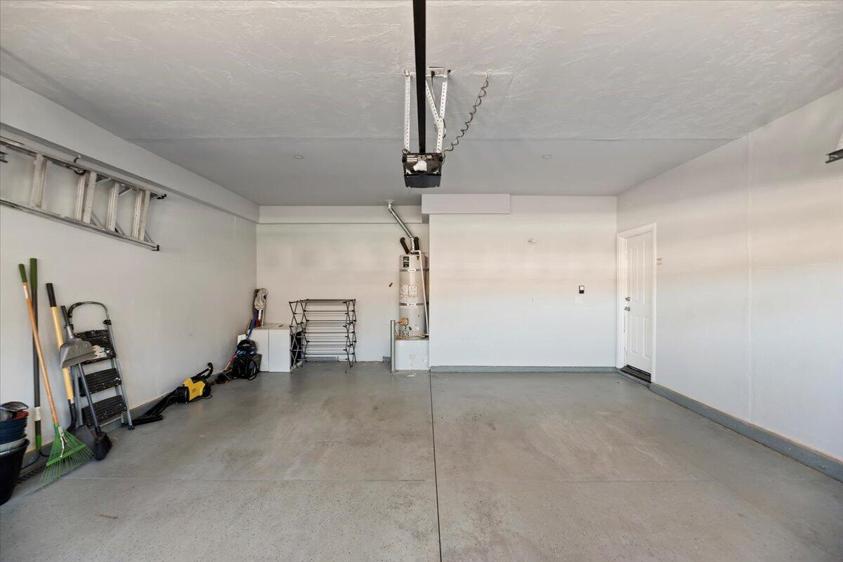 3982 Eastgate N Road Palm Springs, CA 92262 - Photo 34 of 55 a view of a room with gym equipment