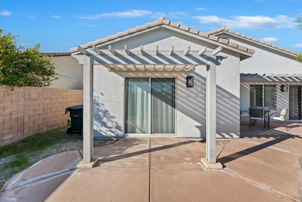 3982 Eastgate N Road Palm Springs, CA 92262 - Photo 35 of 55 a front view of a house with a porch