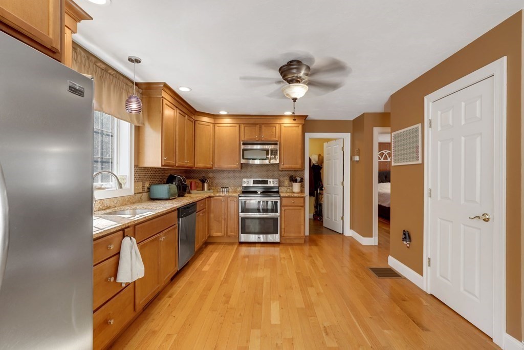 54 Holt Road Holden, MA 01520 - Photo 3 of 27 Gallery Image 3