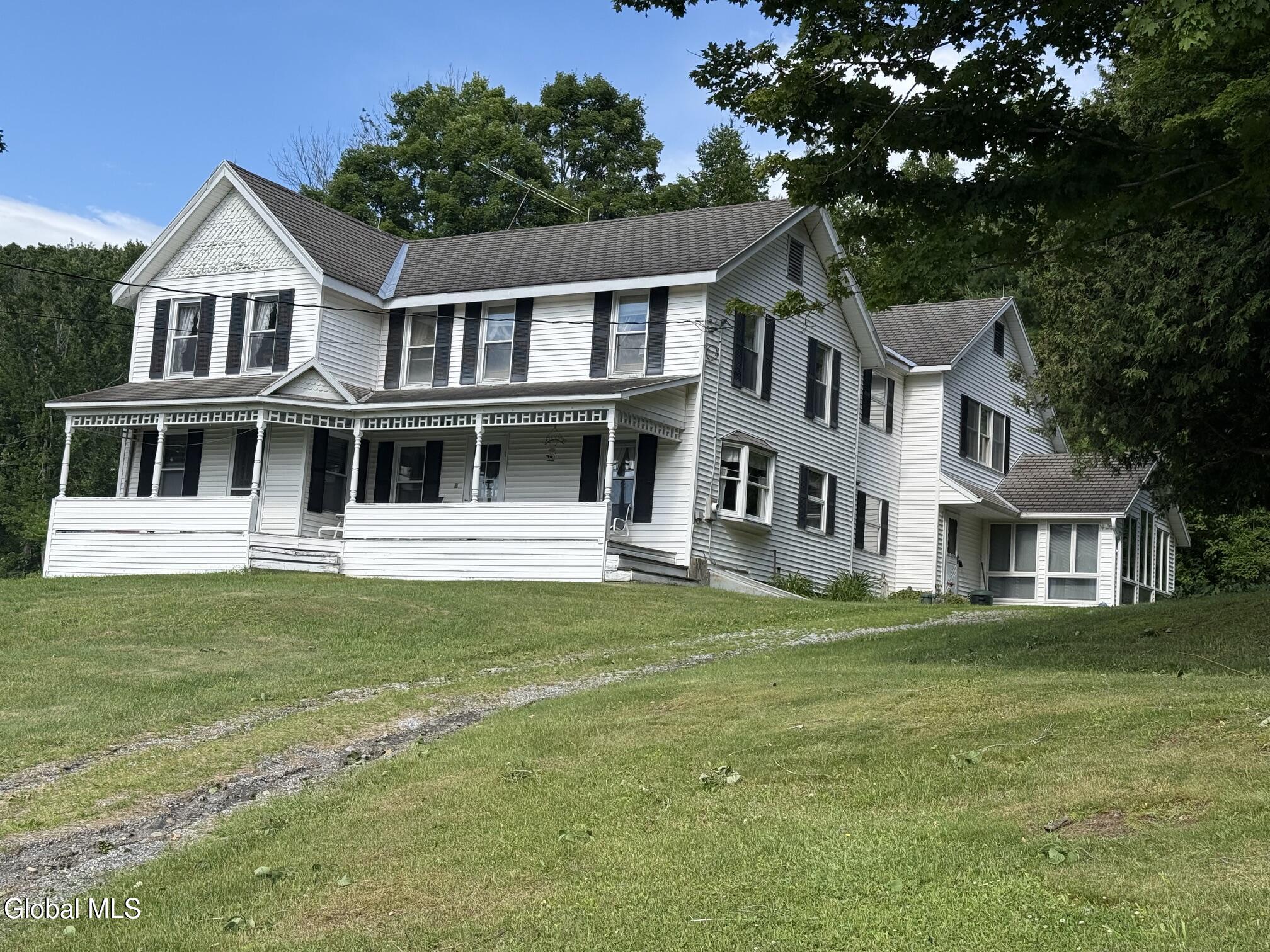 4 BR, 2.5 BA