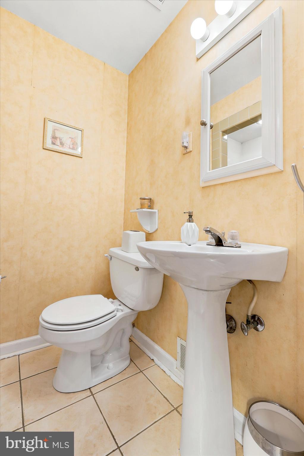 405 Brentwood Road Havertown, PA 19083 - Photo 15 of 39 1st floor Full Bathroom