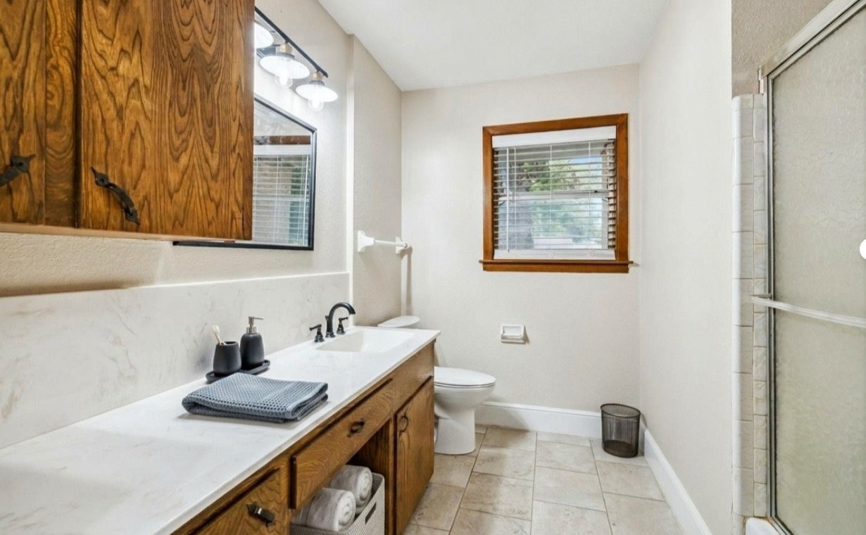 Full Bath virtually staged for idea