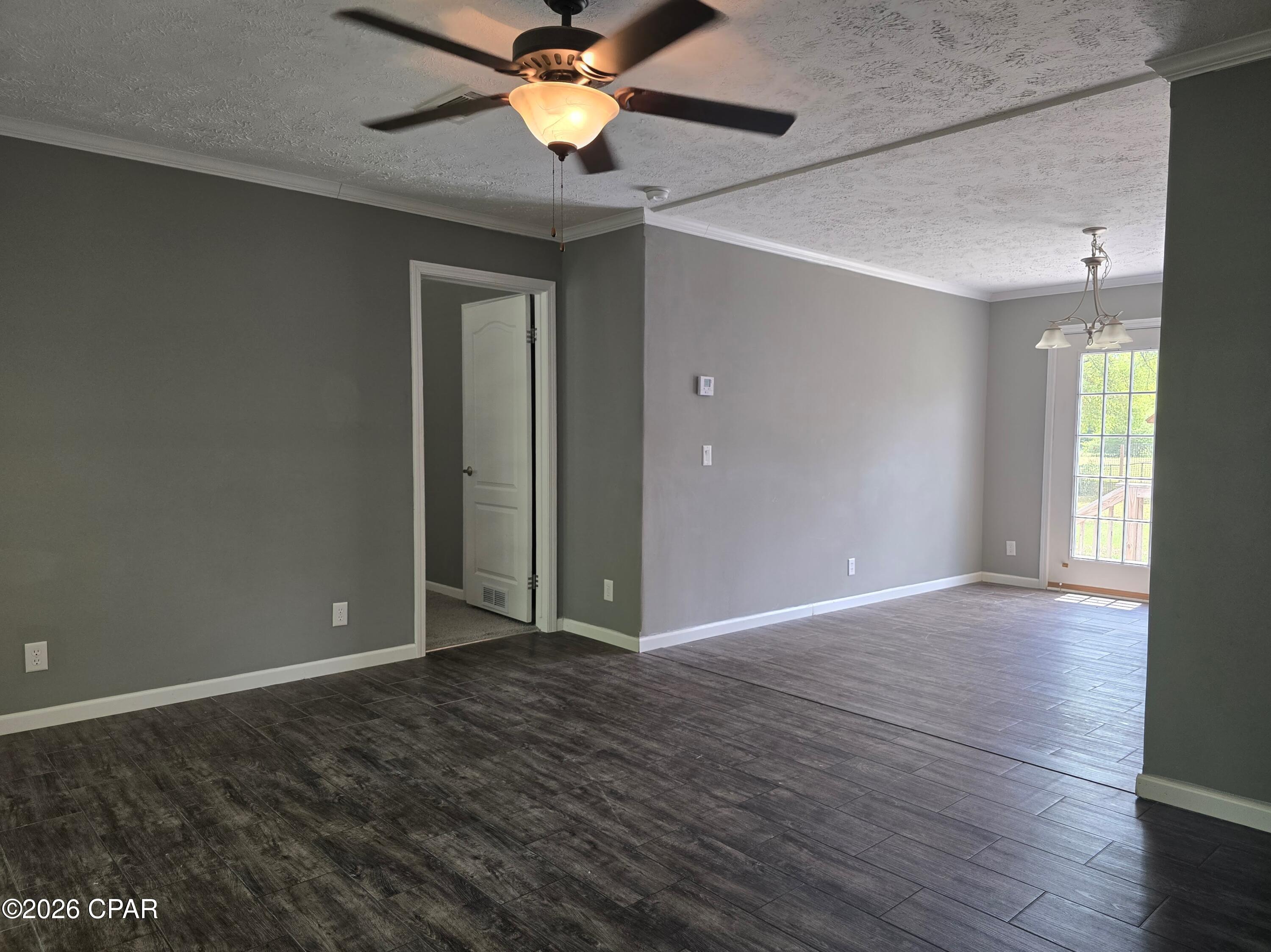 916 North Lloyd Street Crestview, FL 32536 - Photo 4 of 34