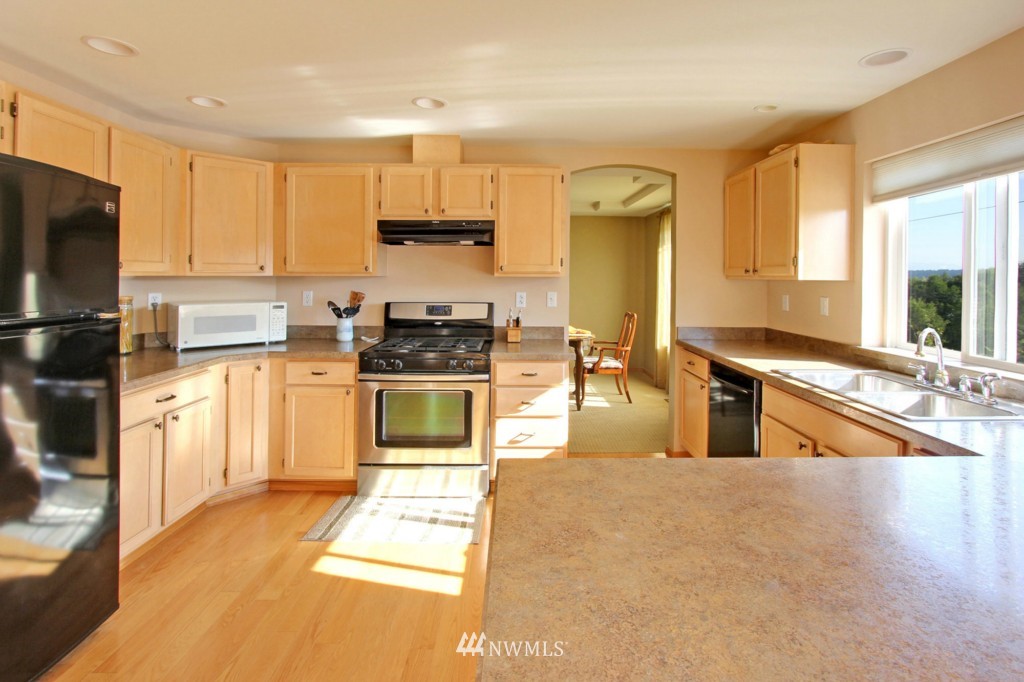 12312 165th Street Northeast Bothell, WA 98011 - Photo 4 of 15 Gallery Image 4