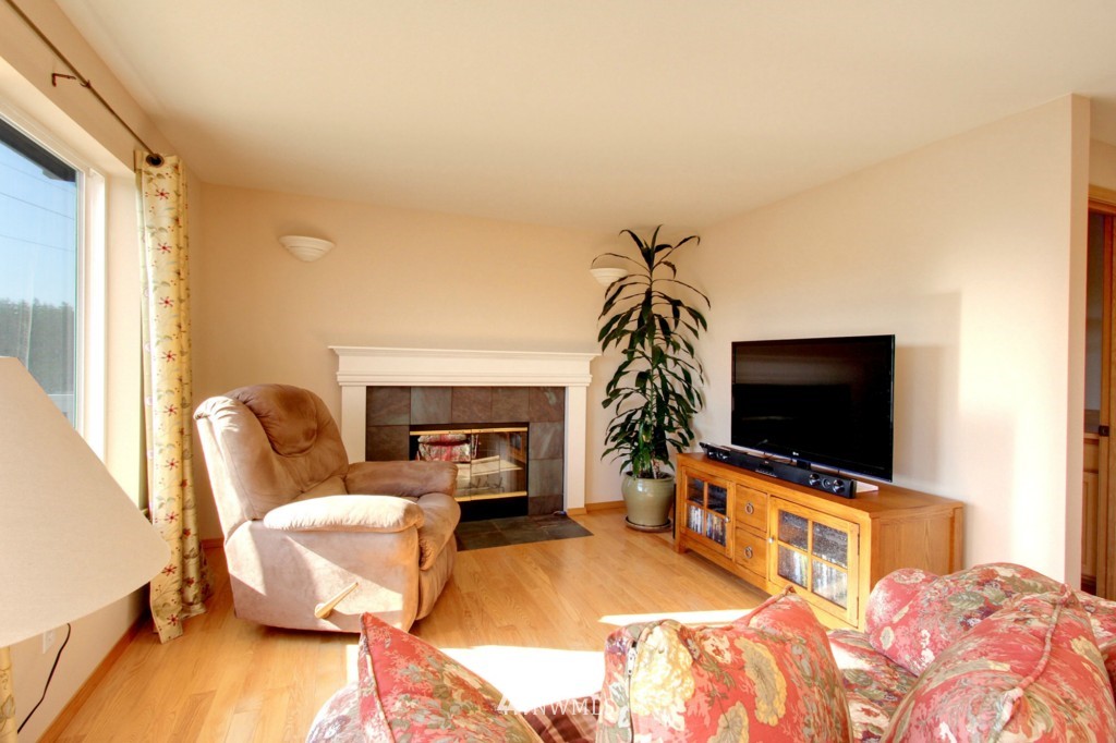 12312 165th Street Northeast Bothell, WA 98011 - Photo 5 of 15 Gallery Image 5