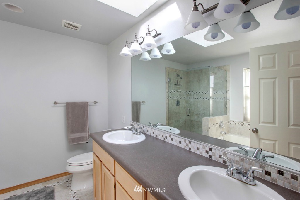 12312 165th Street Northeast Bothell, WA 98011 - Photo 9 of 15 Gallery Image 9