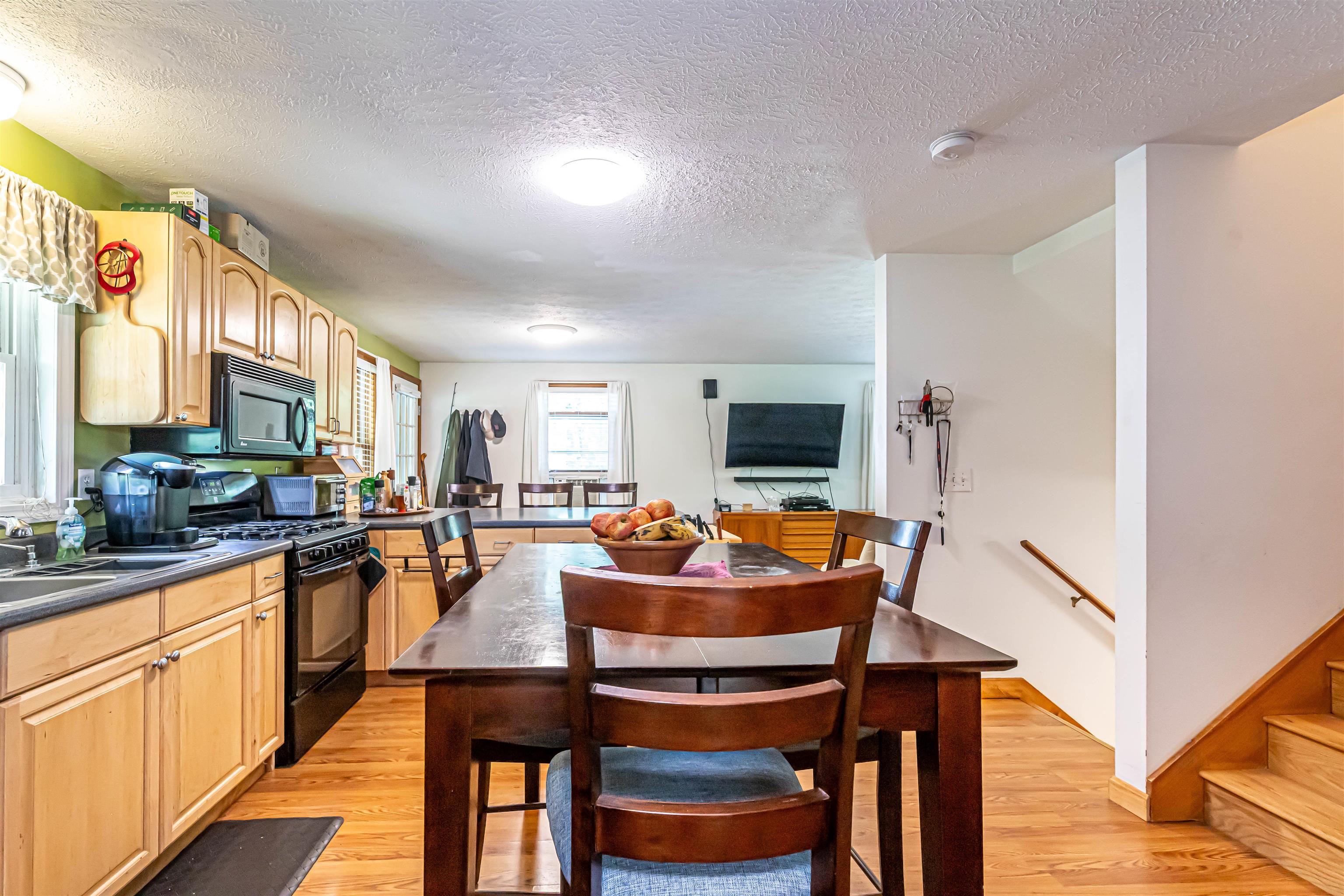 112 Morse Road Manchester, NH 03104 - Photo 5 of 34