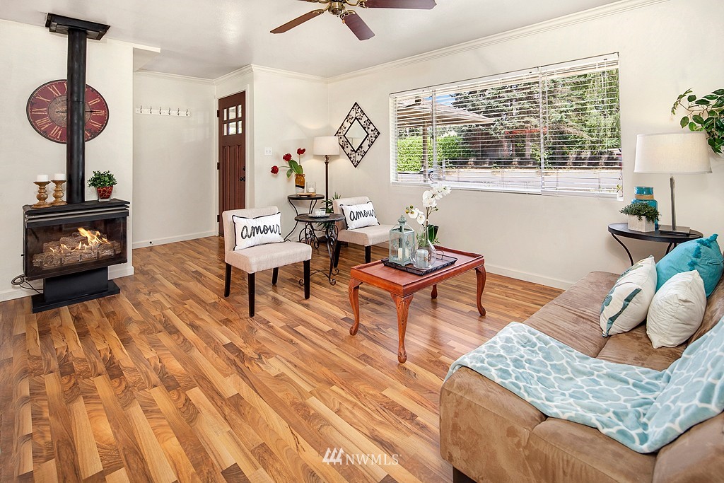 3917 Northeast 22nd Place Renton, WA 98056 - Photo 5 of 15