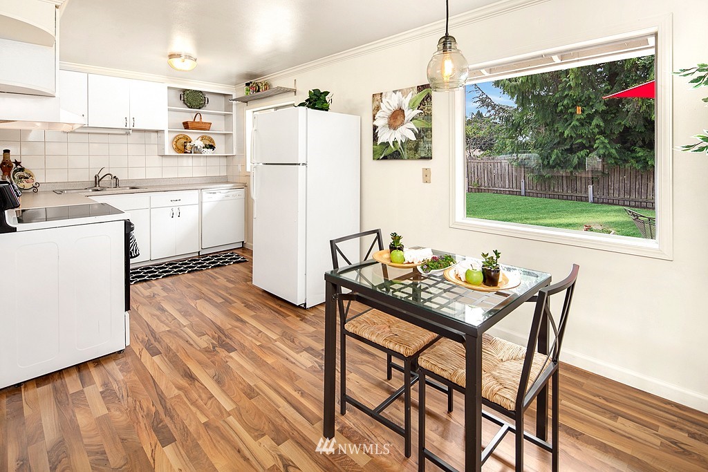 3917 Northeast 22nd Place Renton, WA 98056 - Photo 6 of 15