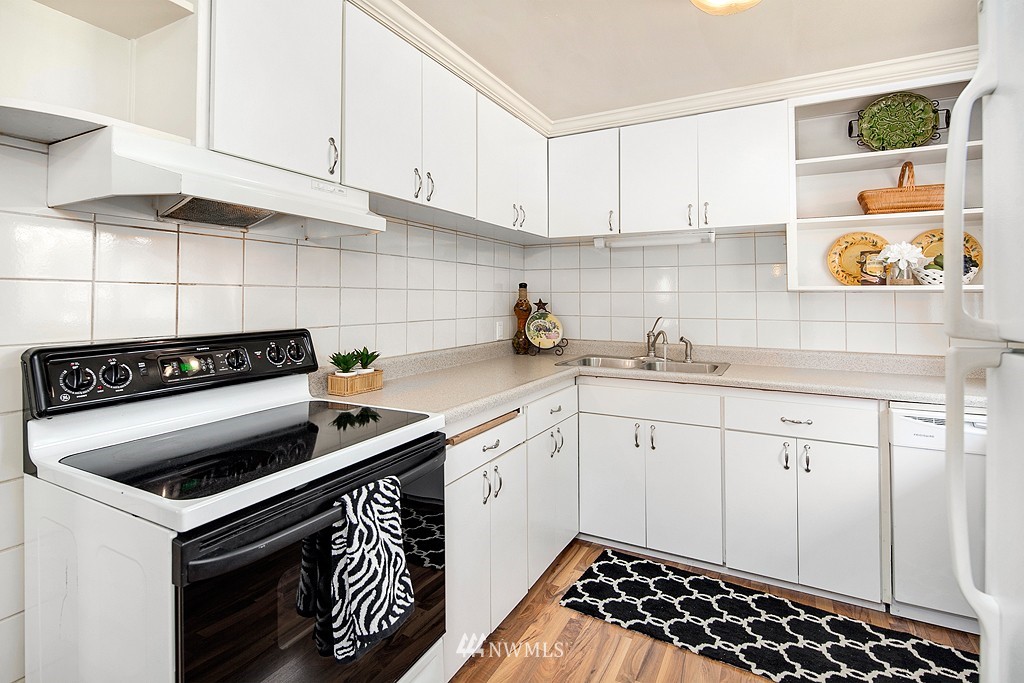 3917 Northeast 22nd Place Renton, WA 98056 - Photo 7 of 15