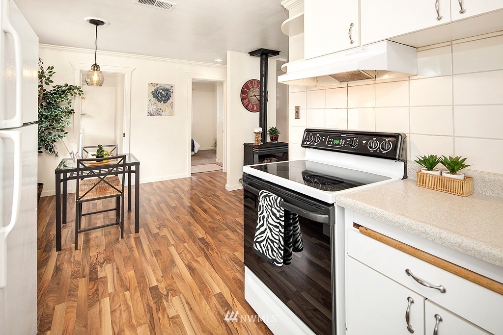 3917 Northeast 22nd Place Renton, WA 98056 - Photo 8 of 15