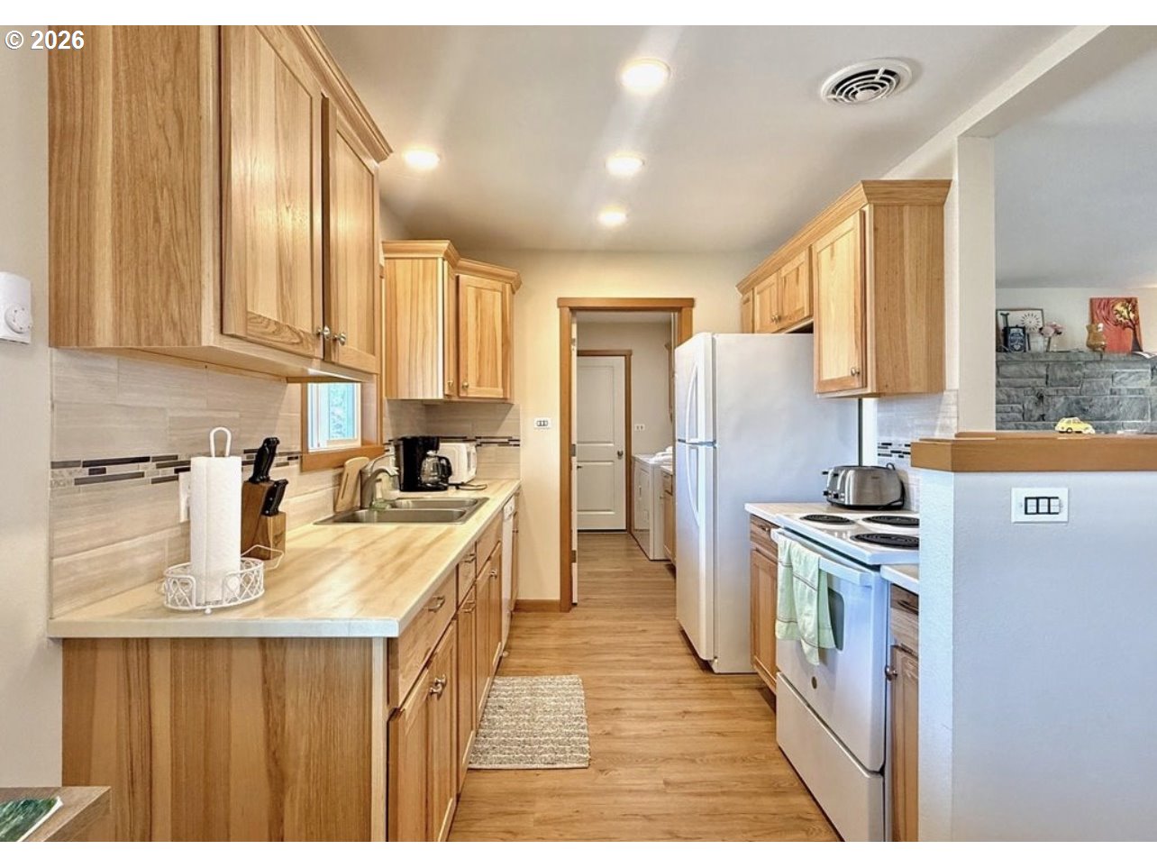 1614 5th Street Tillamook, OR 97141 - Photo 7 of 23