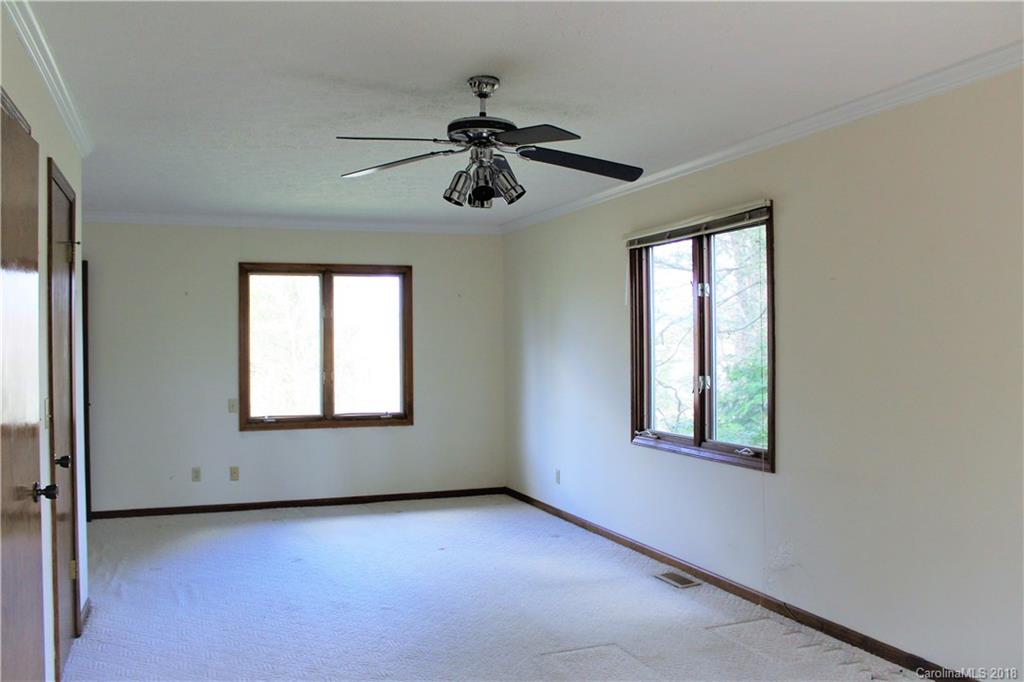 71 Underhill Road Hendersonville, NC 28792 - Photo 8 of 10 Gallery Image 8