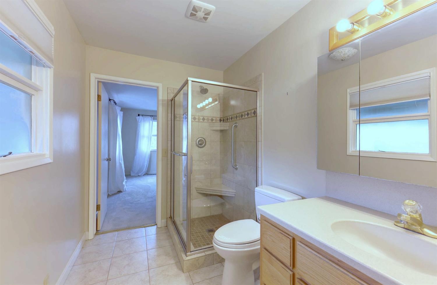 2924 Hillcrest Road Medford, OR 97504 - Photo 11 of 35 Additional Photo