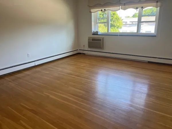 $2,500 | 366 Elliot Street, Unit 9, Newton, MA 02464
